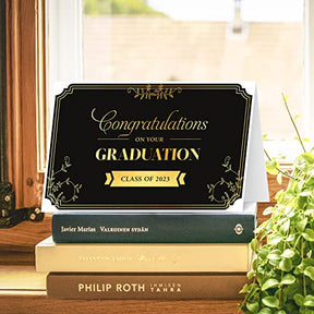 Tarjeta de felicitación de graduación elegante y clásica: felicitaciones por su graduación, clase de 2023